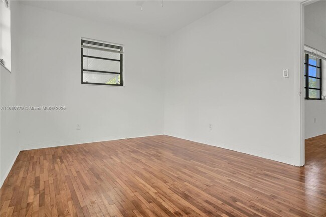 Building Photo - 132 NW 40th St