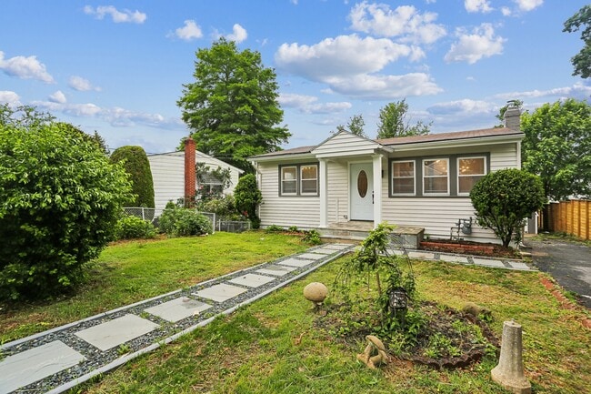 Building Photo - 203 Woodland Rd