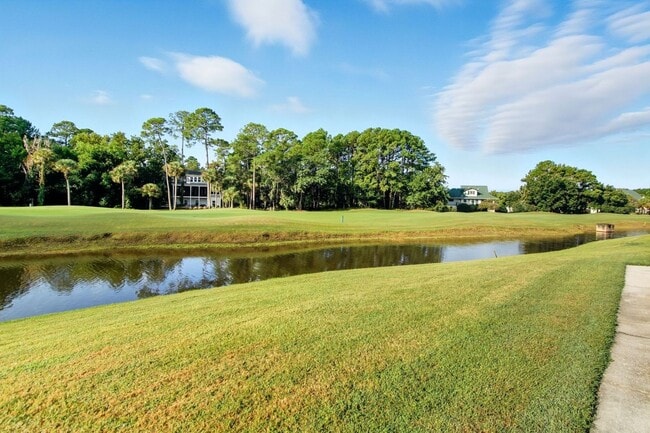 Building Photo - NEW PRICE and Half Off First Month's Rent! Nicely Updated Condo in Old South!