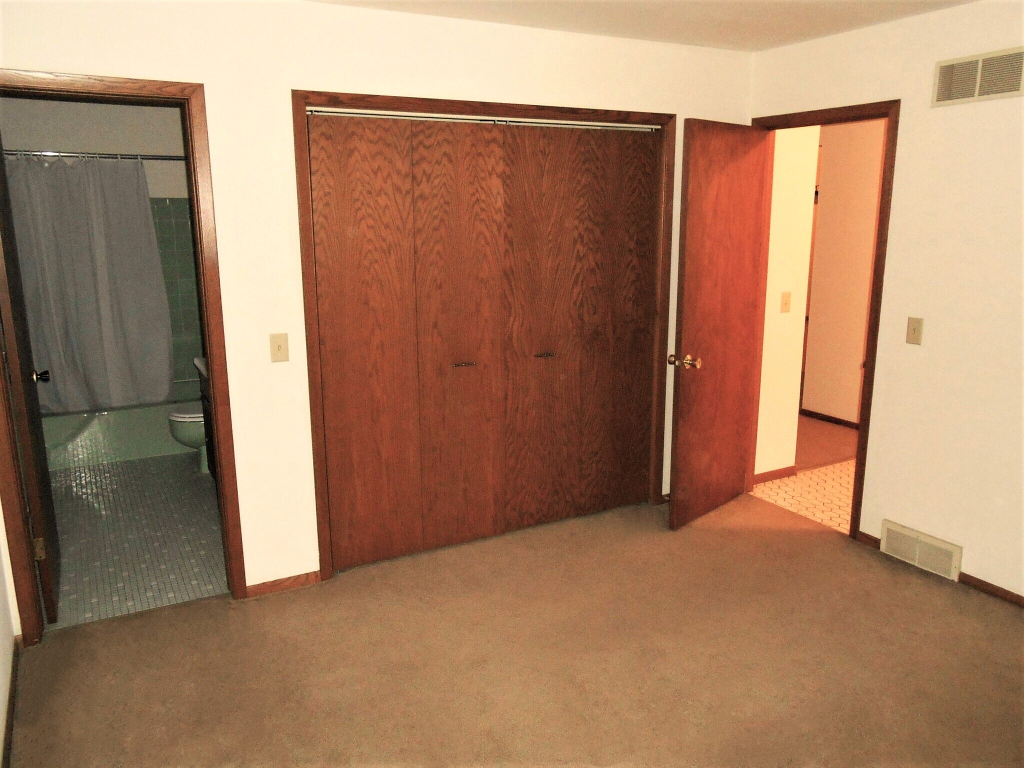 Building Photo - 1701 Elka Ln
