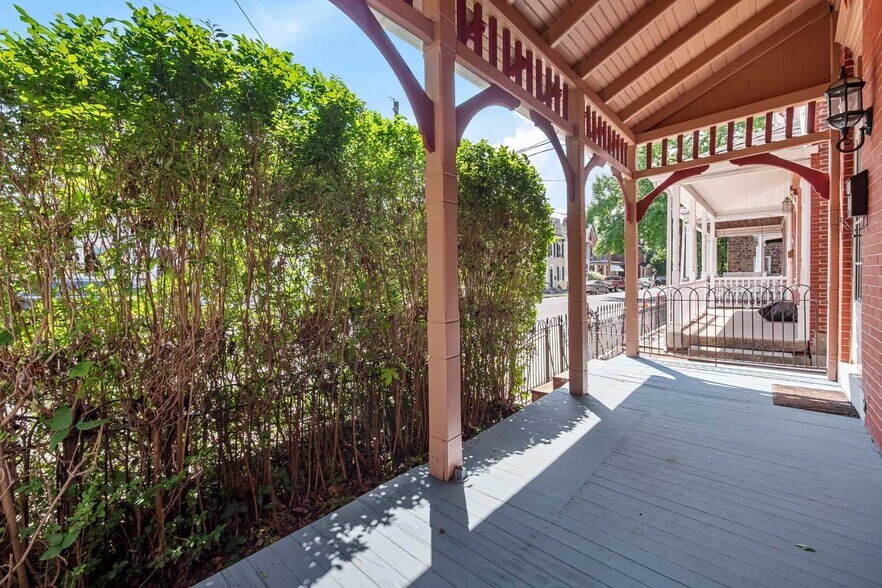 Front Porch - 43 Walnut St