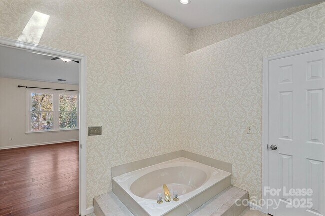 Building Photo - 7117 Kinsmore Ln