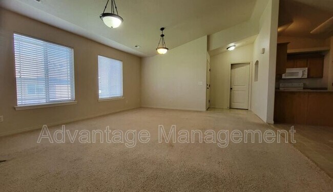 Building Photo - 3569 E Rock Creek Rd