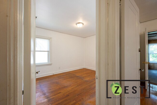 Building Photo - 17352 Roselawn St