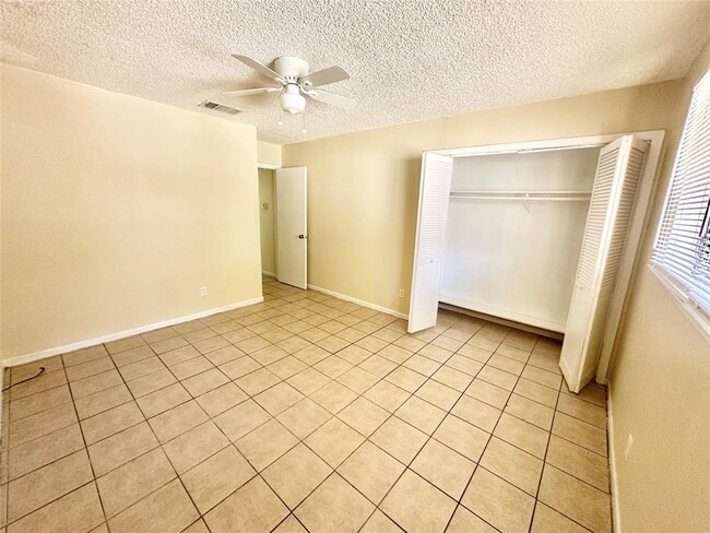 Building Photo - 207 W William Cannon Dr