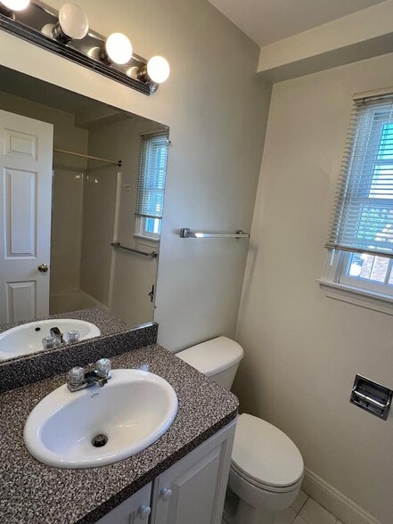 Building Photo - 86 Chapel St