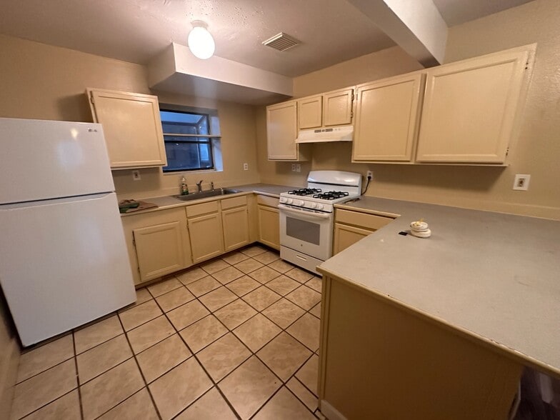 Kitchen - 8616 14th Ave S