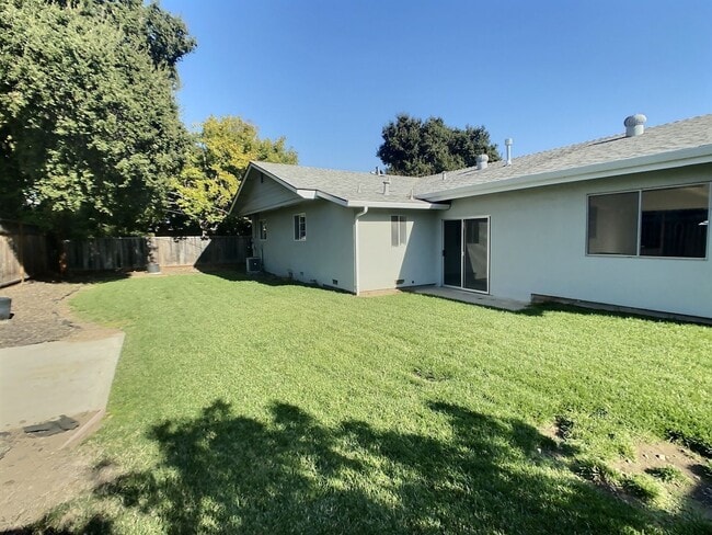 Building Photo - Saratoga 3 Bedroom House