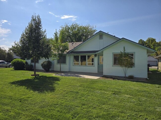 Building Photo - 1858 N Carissa Ave
