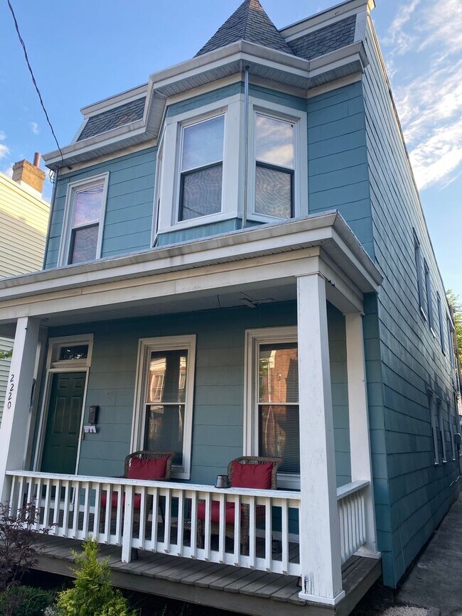 Building Photo - 2220 Parkwood Ave