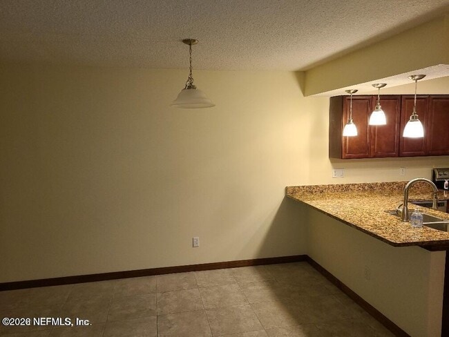 Building Photo - 5673 Bennington Dr