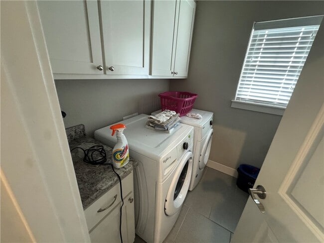 Building Photo - 1695 Nettleship St