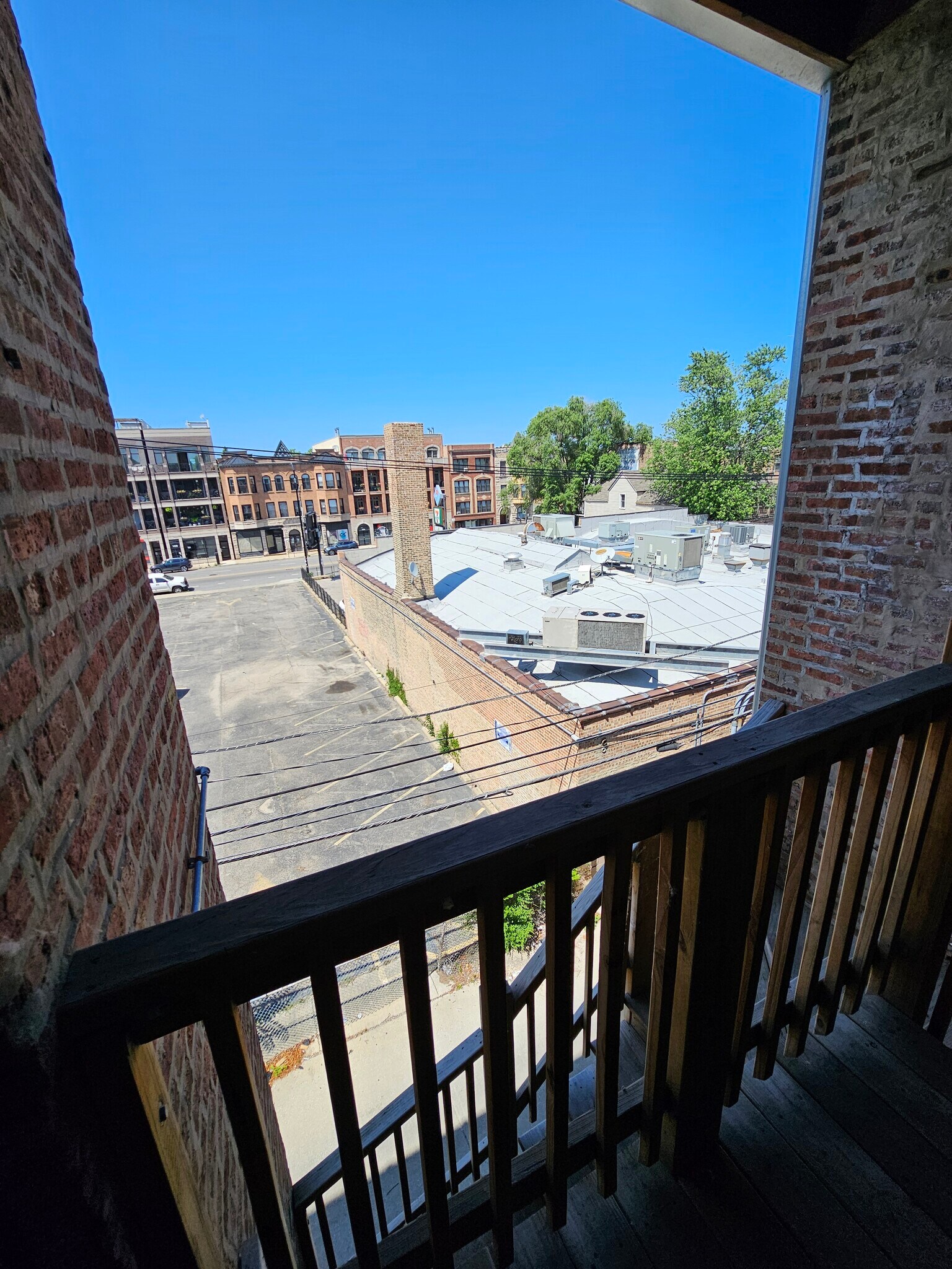 Building Photo - 3931 N Janssen Ave