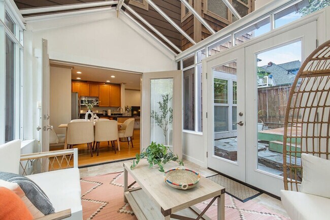 Building Photo - 1916 E Spruce St