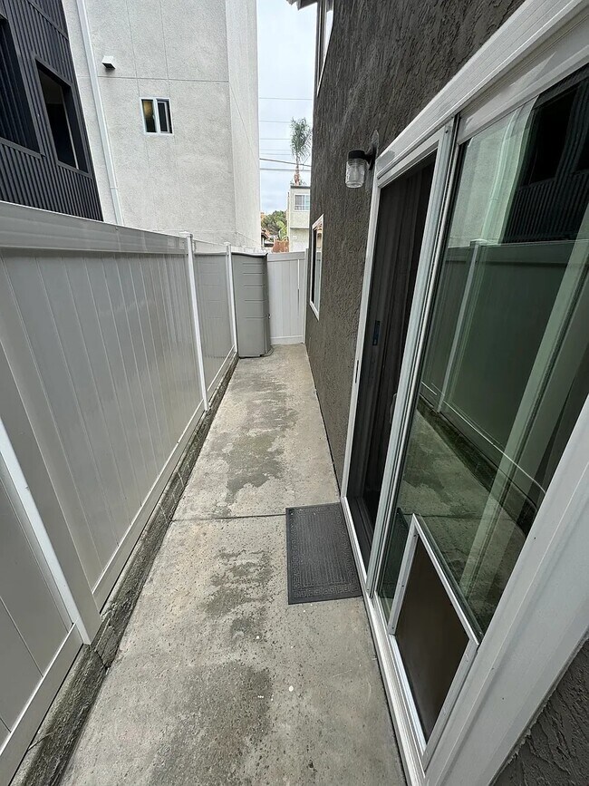 Building Photo - 3928 Arizona St