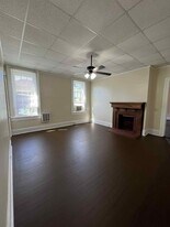 Building Photo - 206 College St