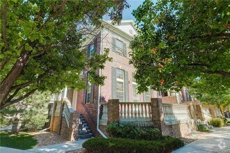 Building Photo - Incredible Townhome in the Hampden Town Ce...