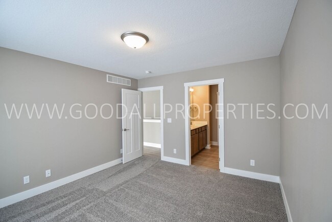 Building Photo - 3 Bedroom, 2 Bathroom Single Family Ranch