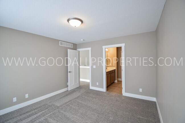 Building Photo - 3 Bedroom, 2 Bathroom Single Family Ranch with 2-Car attached garage