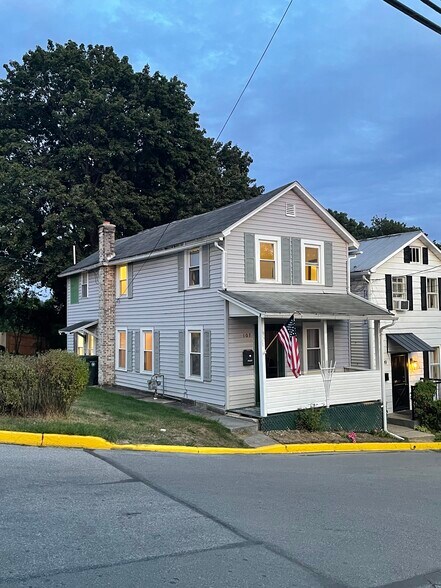Primary Photo - 107 S Ridge St