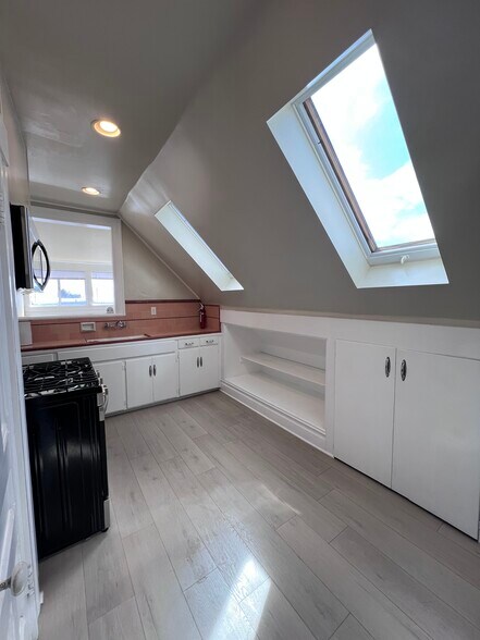 Building Photo - 808 A St