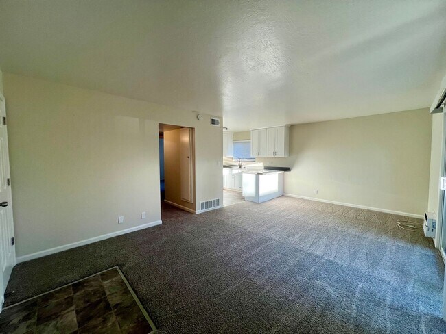 Building Photo - Renovated 2-bedroom, 1-bath Unit