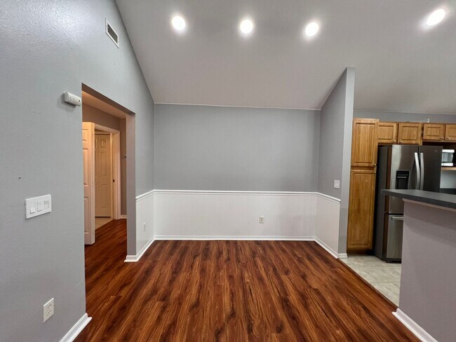 Building Photo - Great Condo for rent!