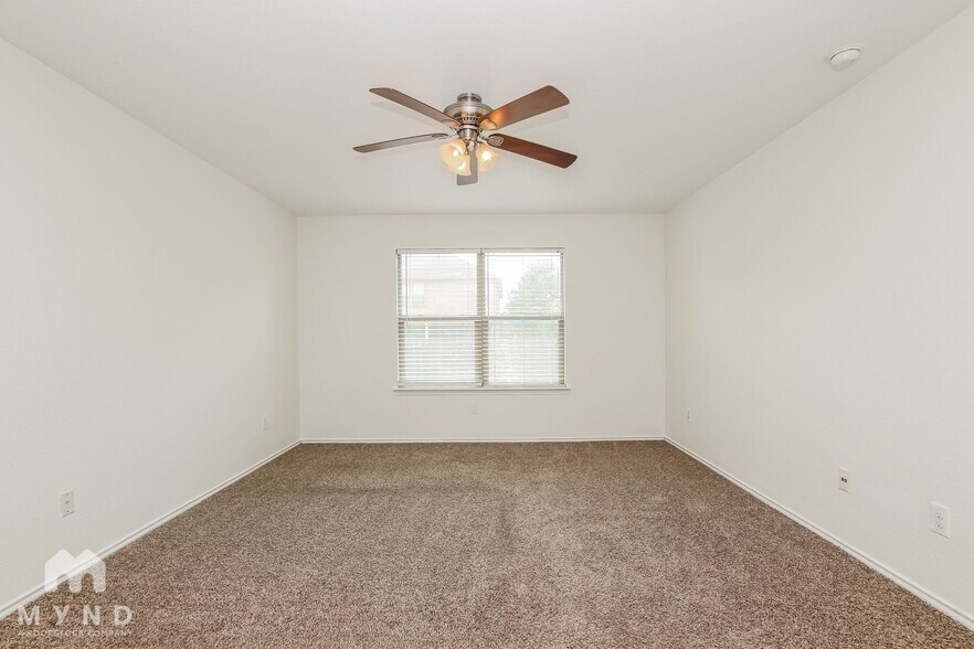 Building Photo - 940 Water Hyacinth Loop