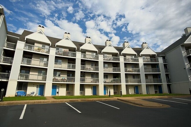 Building Photo - 1243 Cedars Ct