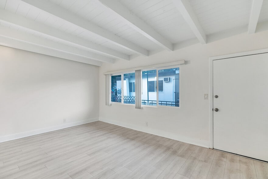 Building Photo - 3324 Drew St