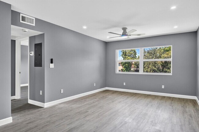 Building Photo - 3236 Coral Ridge Dr
