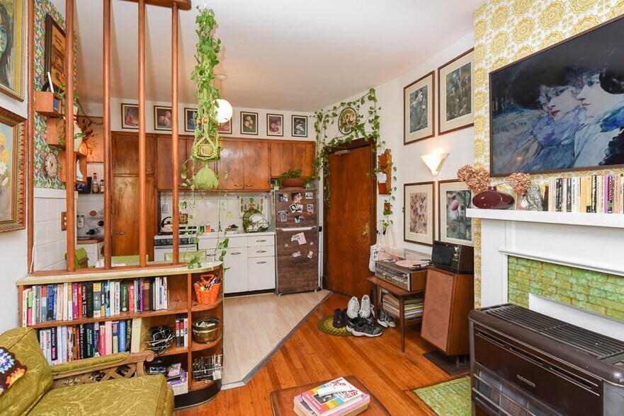 Building Photo - 2819 W Shakespeare Ave