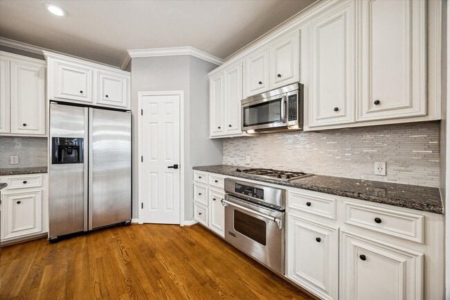 Building Photo - 205 Dennis St