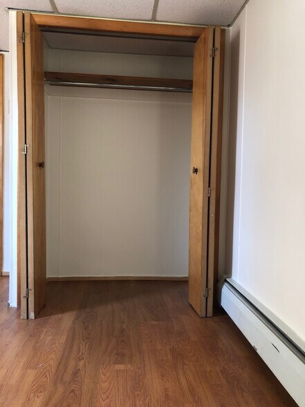 Closet in Bedroom - 914 w walnut st