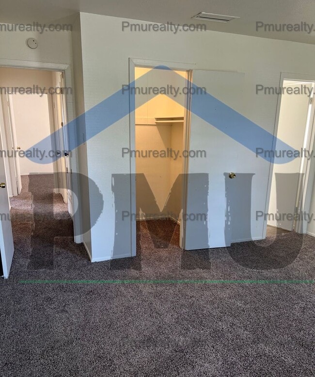 Building Photo - AVAILABLE NOW!!! Charming 3 Bed 1.5 Bath i...