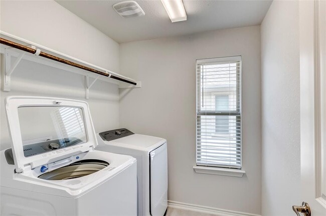 Building Photo - 14400 McCoy Lp