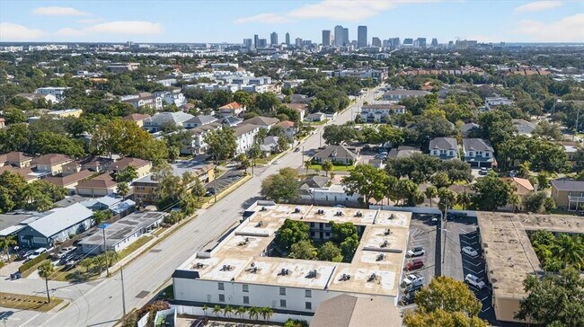 Building Photo - 2808 W Azeele St