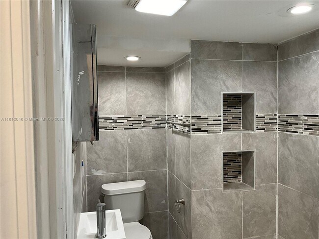Building Photo - 418 NW 48th St