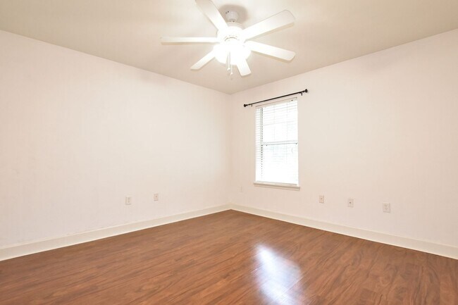 Building Photo - Wood's Edge South Townhouse – 2BR/2BA with Over 1,000 Sq. Ft. | Pet Friendly & Prime Location!