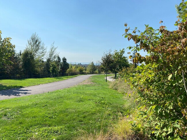 Building Photo - Bethany Creek 3 Bedroom Home!