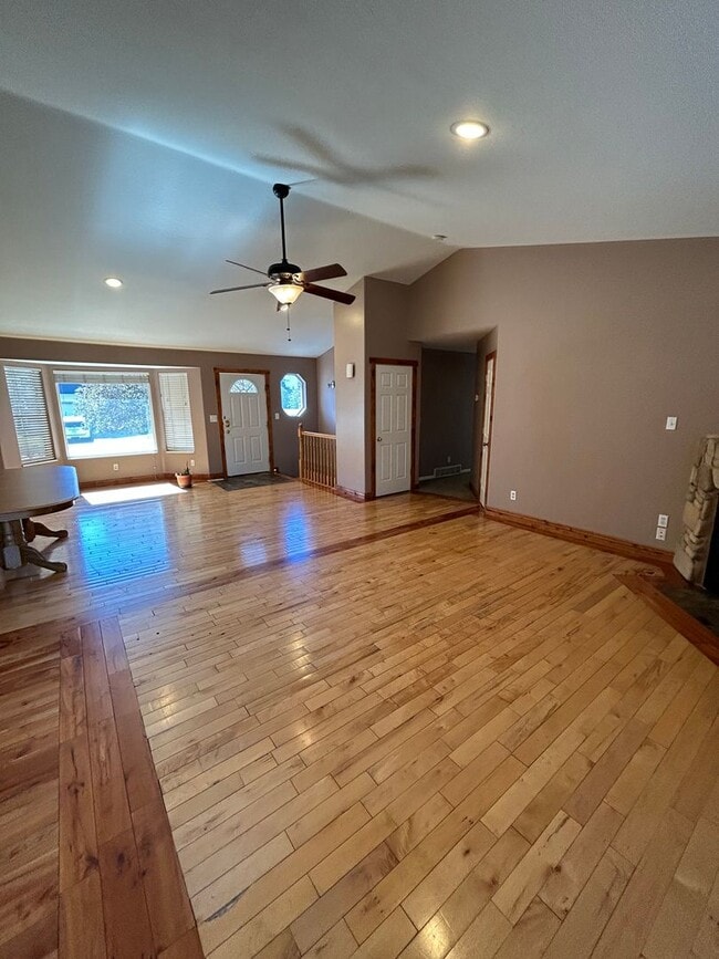 Building Photo - 5 Bedroom 3 Bathroom House in Heber, Utah