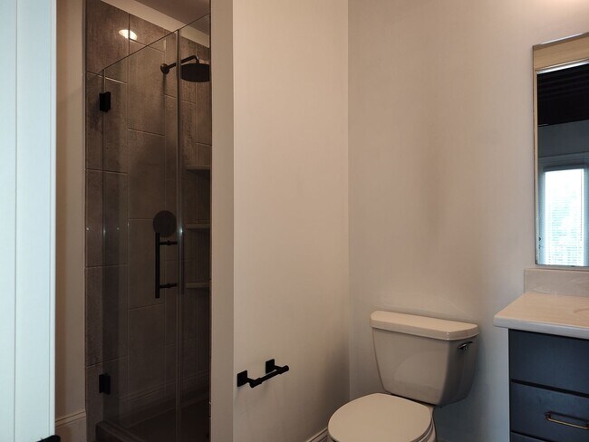 Building Photo - Move-in Ready Condo Located in The Art Dis...