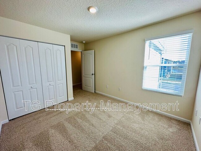 Building Photo - 70 Oarsman Xing Dr