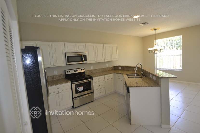 Building Photo - 6331 NW 80th Dr