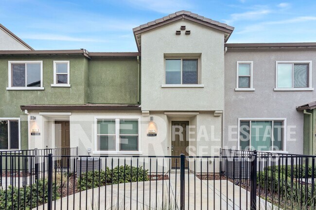 Primary Photo - 3027 Magical Walk