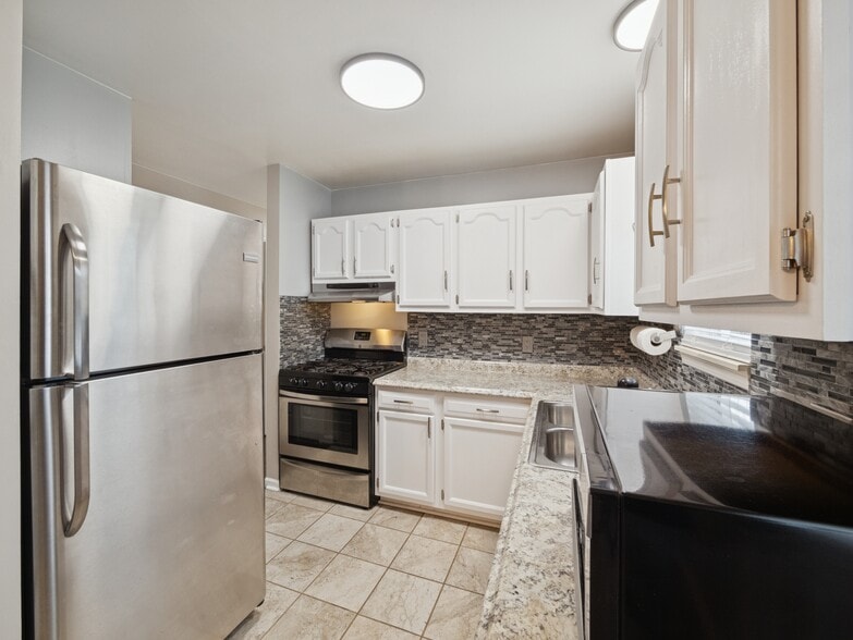 Kitchen - 8204 Toepfer Rd