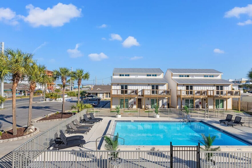 Building Photo - 8115 Thomas Dr