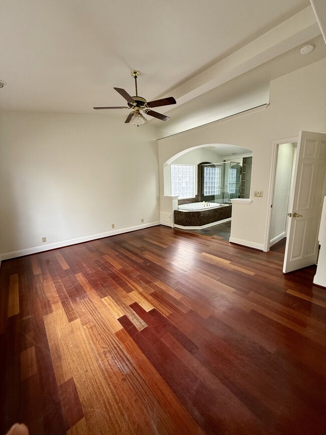 Building Photo - 143 Alamo Ave