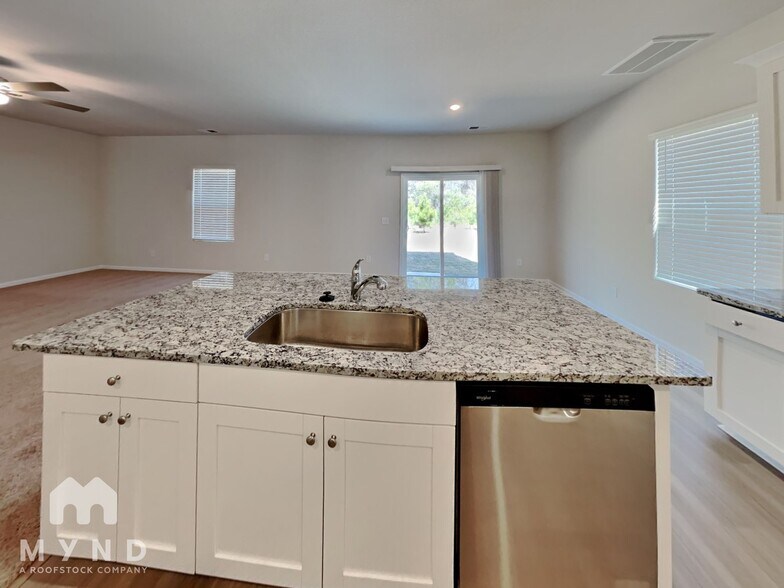 Building Photo - 140 Warwick Dr