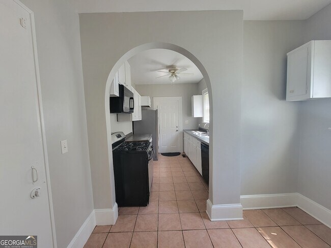 Building Photo - 644 Kennolia Dr SW